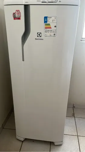 Venda de geladeira Electrolux de 01 porta, degelo manual