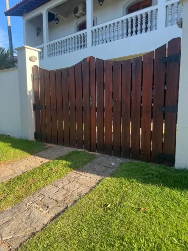 Portão de madeira