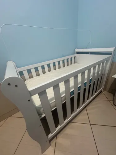 Vendo berço com colchão, carrinho e bebê conforto usados. Tudo por R$700