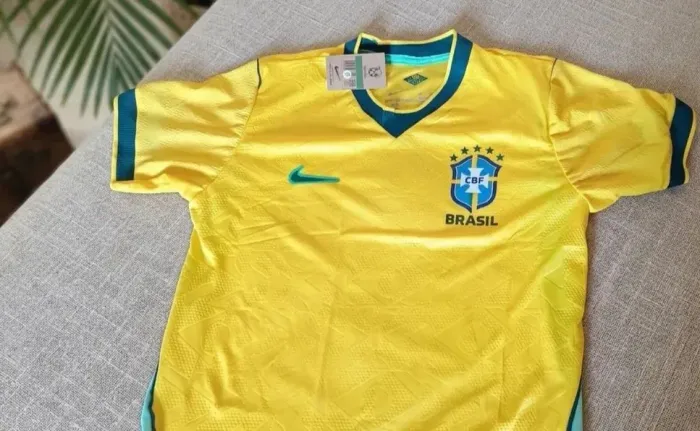 Camisetas masculinas e femininas 