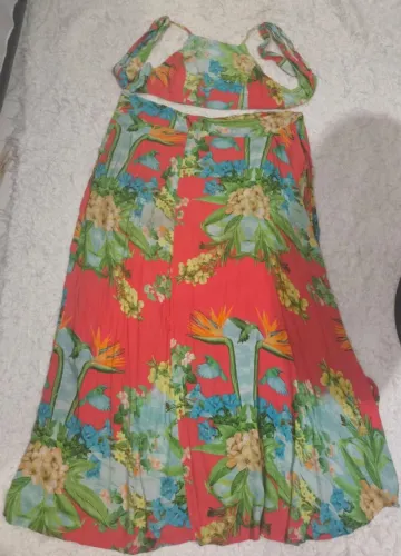 Conjunto de saia com flores 