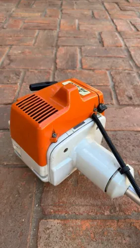 Roçadeira STIHL FS 220 (gasolina)