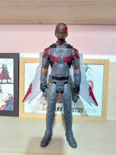 Falcão Negro 30 cm original marca Hasbro