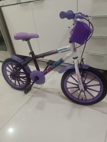 Bicicleta Infantil Feminina Aro 12 com Rodinhas e Cestinha