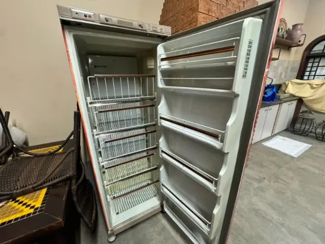 Freezer Vertical - Bom Estado