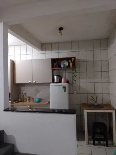 VENDE-SE CASA EM PRÉDIO 3/4 - PAU DA LIMA (FINAL DE LINHA)