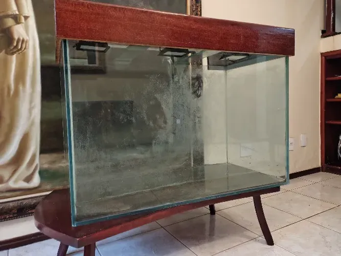 Aquário 325L com tampa em madeira
