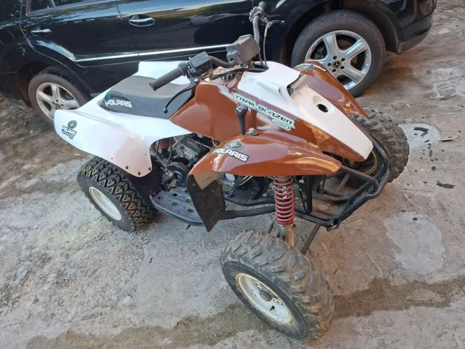 Quadriciclo polaris 250