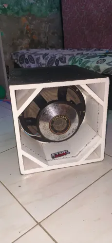 Grave de 15 Tomahawk 1000Rms com caixa