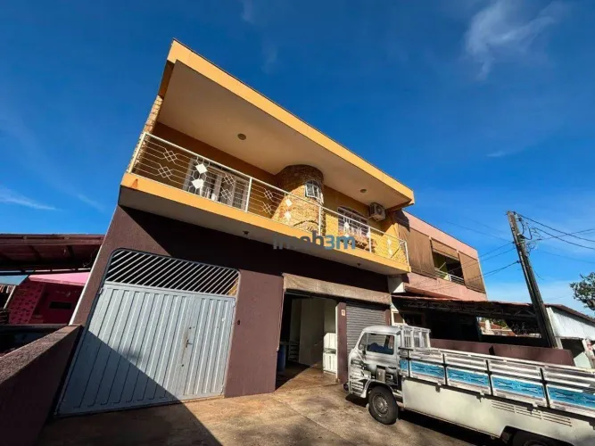 Sobrado com 4 dormitórios para alugar, 290 m² por R$ 3.500/mês - Jardim Imagawa - Londrina