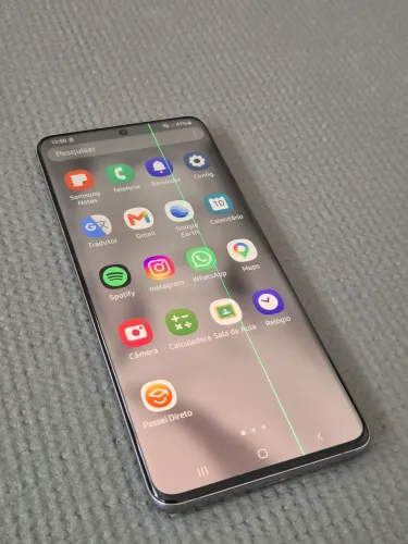 S20 Plus 128 GB Usado e danificado externamente.