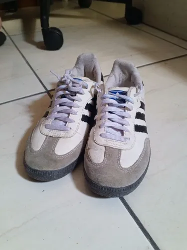 Tênis Adidas ( Samba ), replica de 1° linha.