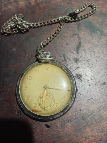Relógio antigo de bolso a corda