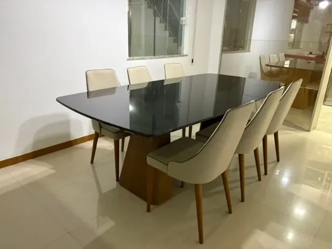 Mesa 8 Lugares com Tampo de Vidro