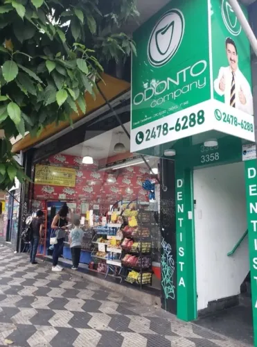 Loja em Santana com 03 banheiros, porta automática/ pé direito 5 metros