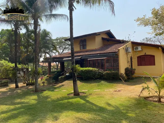 Casa à venda em Chapada dos Guimarães-MT: 4 quartos, 2 suítes, 3 salas, 300m². Aproveite e