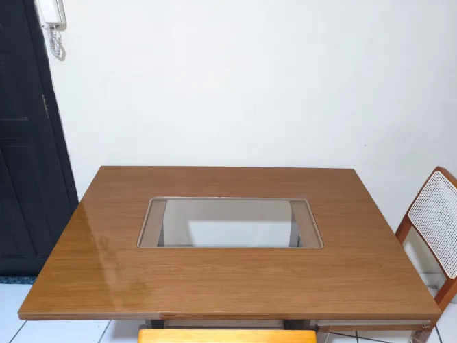 Mesa de jantar 1,2m com centro do tampo em vidro (Sem Cadeiras)