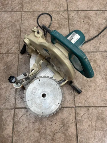 Serra Esquadria Makita LS1040