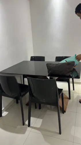 MESA DE VIDRO 4 LUGARES 
