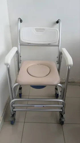 Cadeira de Rodas Higiênica Mobil Ultralux - 2 em 1 (Banho + Uso domiciliar)