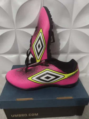 Chuteira society original umbro número 35 e 36