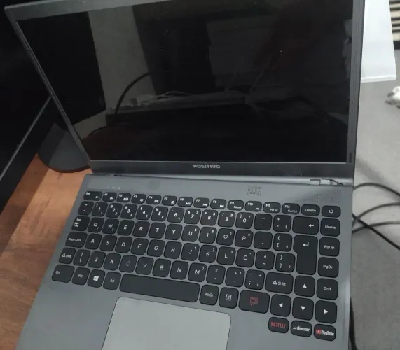 Troco notebook positivo motion Gray. Leia a descrição