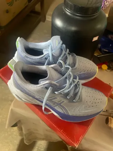 Tênis de corrida Asics novablast 4