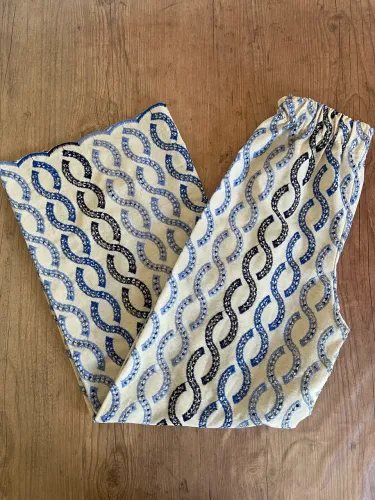 Calça bordada praia