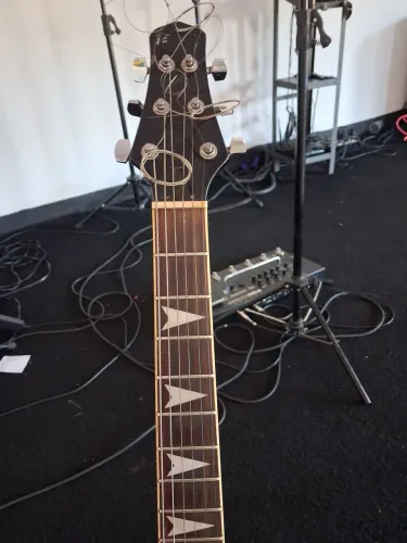 Guitarra Tagima usada bem conservada