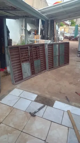 Janela veneziana 1,50x1,00 com grade faltando 2 vidros 170,00 cada