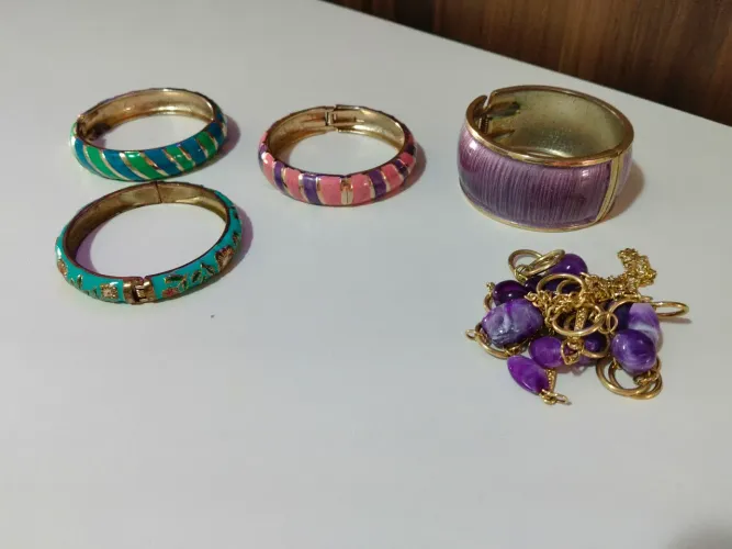 Acessórios Vintage Boho - 4 Braceletes Articulados + Colar Longo Pedraria Roxa