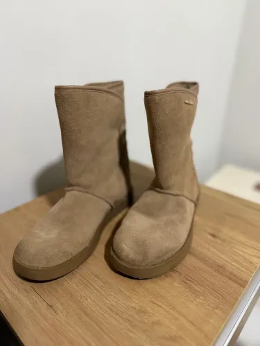 Bota de inverno bege com forro peluciado tamanho 35