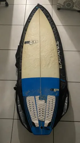 Prancha de Surf 5'10 + Capa Refletiva + Quilhas + Lash