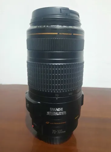 Lente Canon Ef 70-300mm F/4-5.6 Is Usm Zoom Promoção