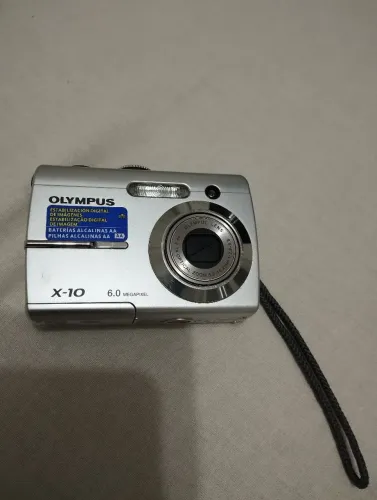 Câmara fotográfica digital Olympus x10 em perfeito estado , sem cartão e sem cabo