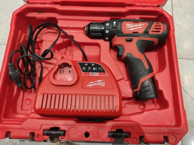 Furadeira Parafusadeira Milwaukee m12