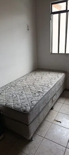 Vendo cama box solteiro 