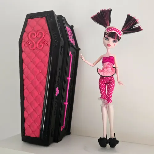 Monster High Draculaura Dead Tired + Caixão