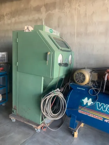 VENDE-SE - JATO DE AREIA / CABINE DE JATEAMENTO COM COMPRESSOR