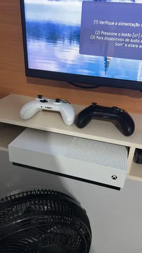 Xbox One S 1 Tera de memória PRA VENDER LIJEIRO!!