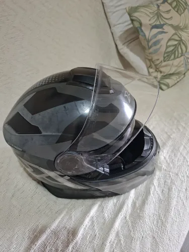 Capacete escamoteavel x11 turner prisma solides cinza e preto