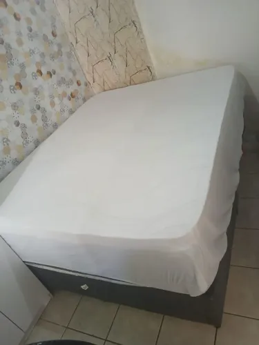 Cama Box Queem semi nova