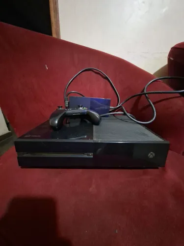 XBOX ONE FAT 500GB (c defeito) + fonte original + 1 controle