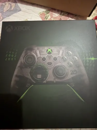 Controle de Xbox edição 20 anos 