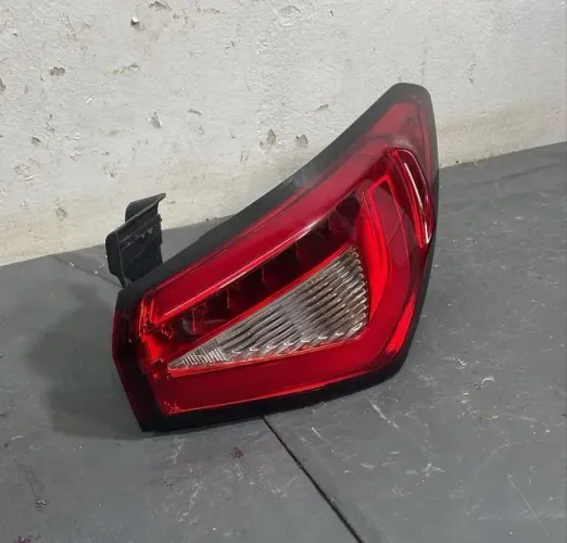 lanterna traseira direita fiat cronos 2022