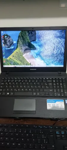 Notebook Samsung - I3 8GB de Ram / 1TB + SSD 128 - Valor negociável