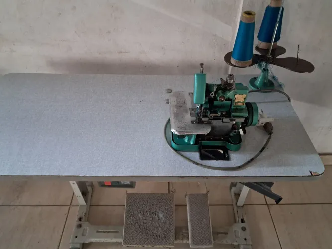 Máquina costura OVERLOCK EM ÓTIMO ESTADO 