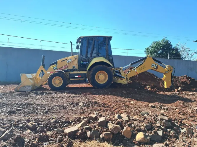 Retroescavadeira CAT 416