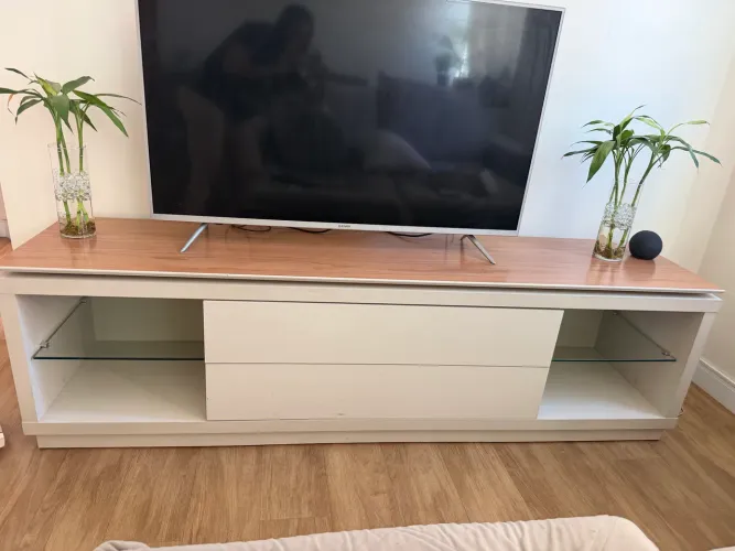 Rack para TV, moderno e em ótimo estado