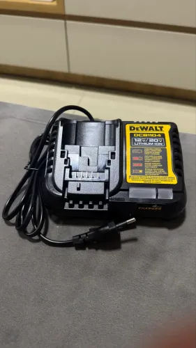 DeWALT carregador 12v e 20v  - DCB1104 - ORIGINAL 